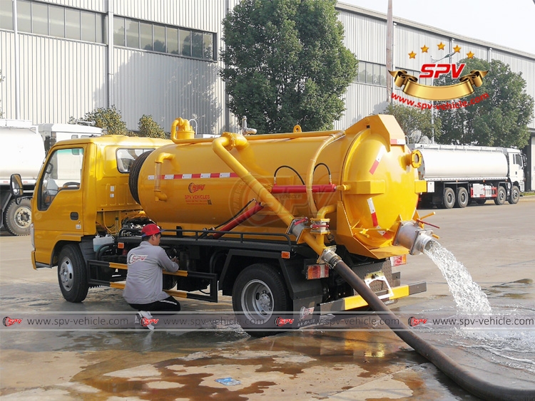 3,000 Litres Vaccum Tanker ISUZU - Discharge Valve